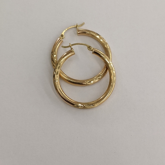 10kt Real Gold Hoop Earring - Picture 6 of 10